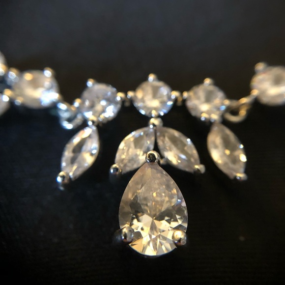 Beautiful Cubic Zirconia Necklace & Earring Jewelry Set - Picture 6 of 7